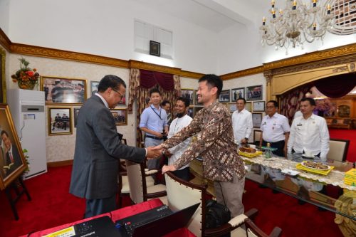 Gubernur Sulsel-Konsuler Jepang Bahas Kebutuhan Listrik untuk Masyarakat Kepulauan 