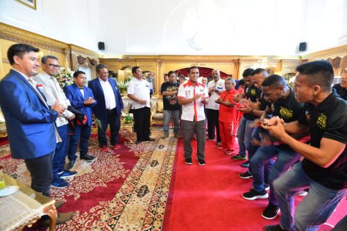 Atlet Tinju saat bertemu dengan Gubernur Sulsel Nurdin Abdullah.
