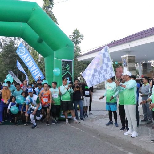 Bupati Barru, Suardi Saleh melepas peserta runners 5K.