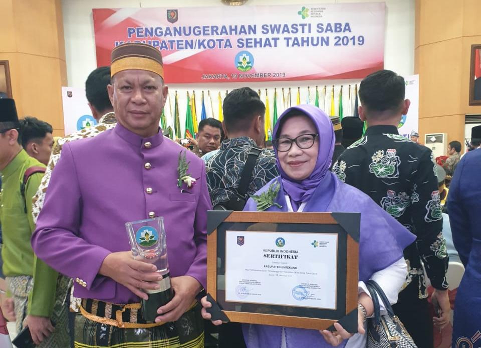 Sukses Wujudkan Kabupaten Sehat, Enrekang Raih Penghargaan Swasti Saba