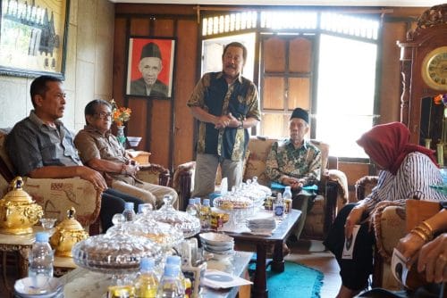 Pertemuan membahas jadwal penobatan Addatuang Sidenreng ke 22.