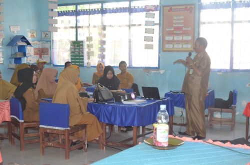 Suasana guru mengikuti bimbingan teknis se Kecamatan Pitu Riawa, Sidrap.