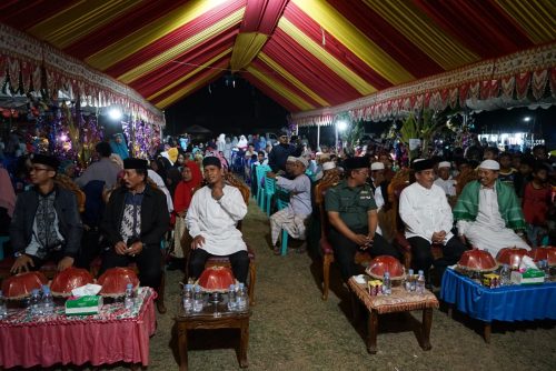 Bupati Sidrap H Dollah Mando mengadiri acara Maulid Nabi Muhammad SAW di Lautang Benteng, Sabtu (16/11).