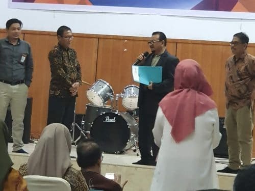 Kepala LLDIKTI IX Serahkan SK Prodi Bisnis Digital ke Rektor UMS Rappang