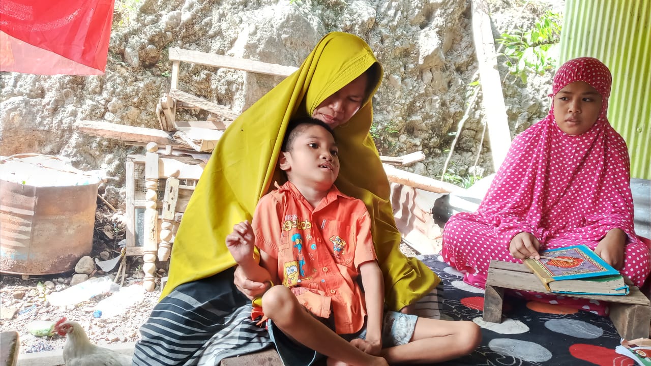 Derita Kahfi, Bocah Lumpuh Layu di Parepare