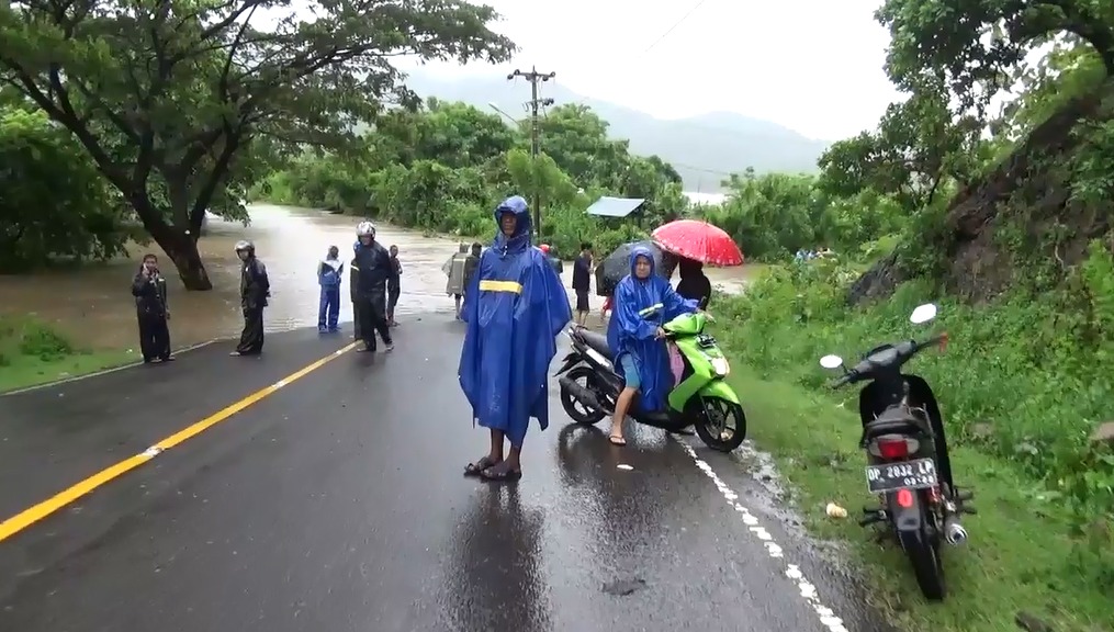 Banjir yang Merendam Jalan Wattang Bacukiki Mulai Surut