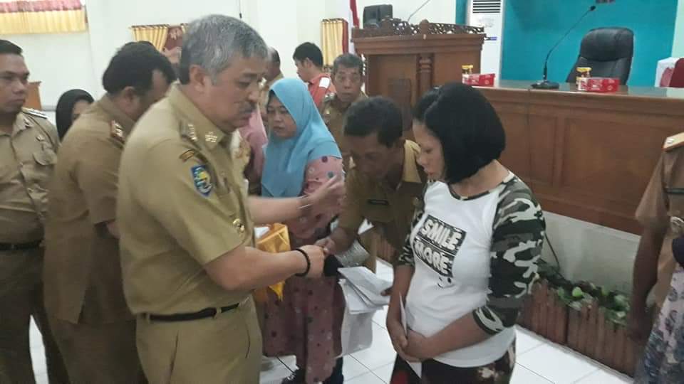 Bupati Pinrang Serahkan Bantuan Bagi Korban Angin Kencang di Enam Kecamatan