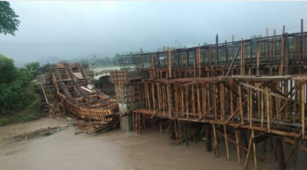 Pembangunan Sudah Capai 80 Persen, Konstruksi Jembatan di Barru Diterjang Arus Sungai
