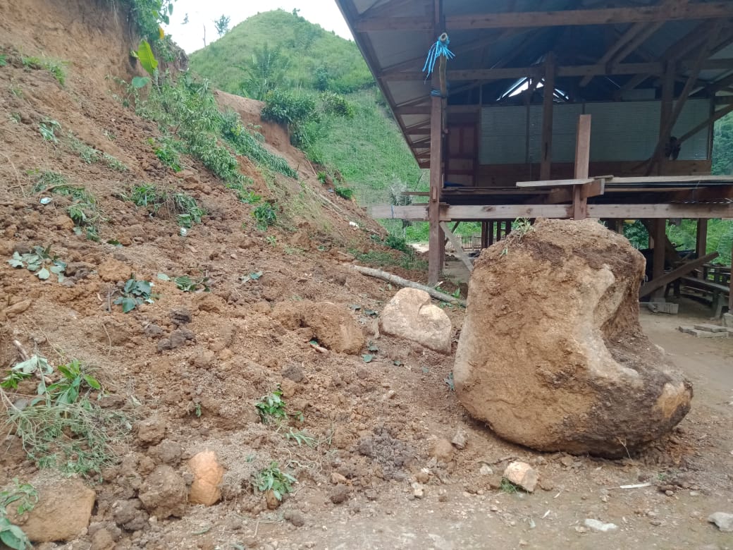 Camat dan Kapolsek Tinjau Lokasi Longsor di Lembang Mesakada