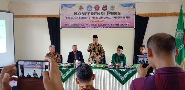 Hadiri Jumpa Pers UM Enrekang, Bupati Mengaku ‘Babak Belur’ Karena ini