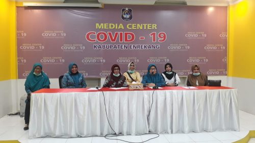 Patuhi Social Distancing, Ketua TP PKK Enrekang Ajak Masyarakat Tetap di Rumah