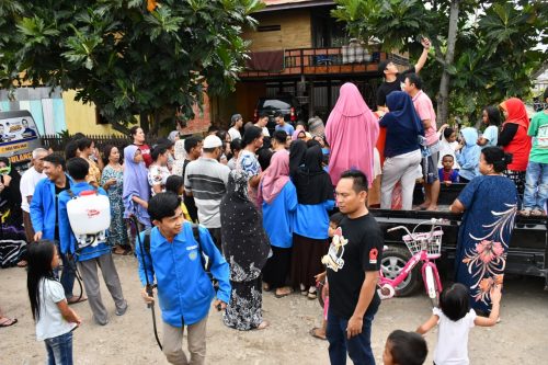 Cegah Corona, Mahasiswa P2K UM Makassar Semprot Disinfektan dan Bagi-bagi Hand Sanitizer  