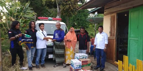 PMI Enrekang Bersama Komunitas Masyarakat Salurkan Bantuan Korban Kebakaran di Cendana