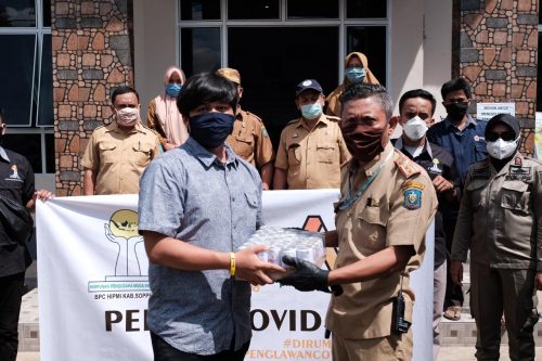 Gabungan Organisasi Pemuda Soppeng Bagikan 3.500 Masker Gratis