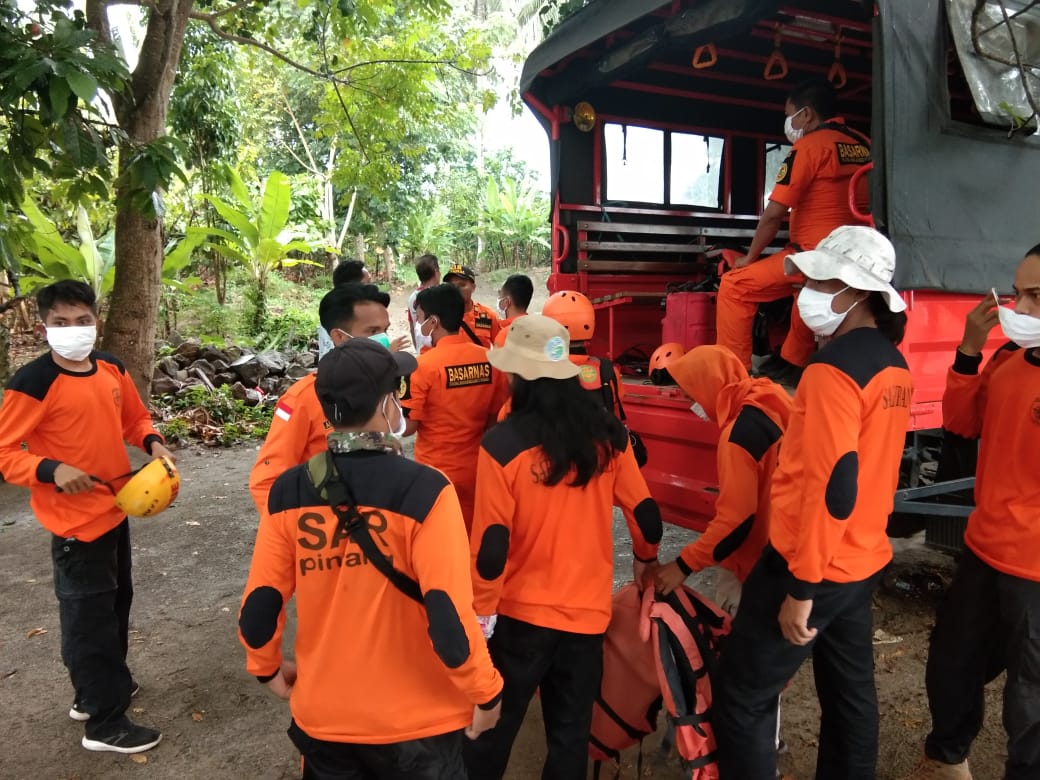 Tim SAR Pinrang Bantu Pencarian Korban Tenggelam di Polman Tim SAR Pinrang Bantu Pencarian Korban Tenggelam di Polman
