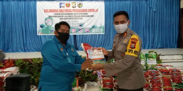 KNPI Parepare dan FPA Libatkan TNI-Polri Salurkan 300 Paket Sembako ke Warga