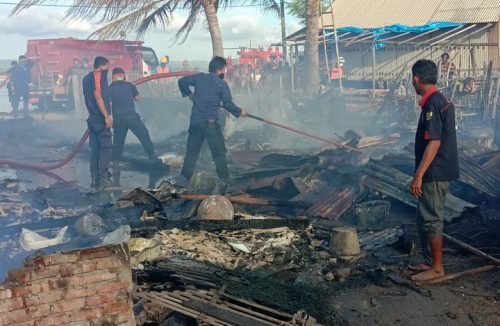 Dua Rumah Ludes Terbakar di Pesisir Pantai Pinrang