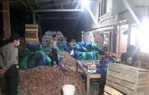 Jaga Keamanan Warga, Polsek Anggeraja Rutin Patroli di Malam Hari