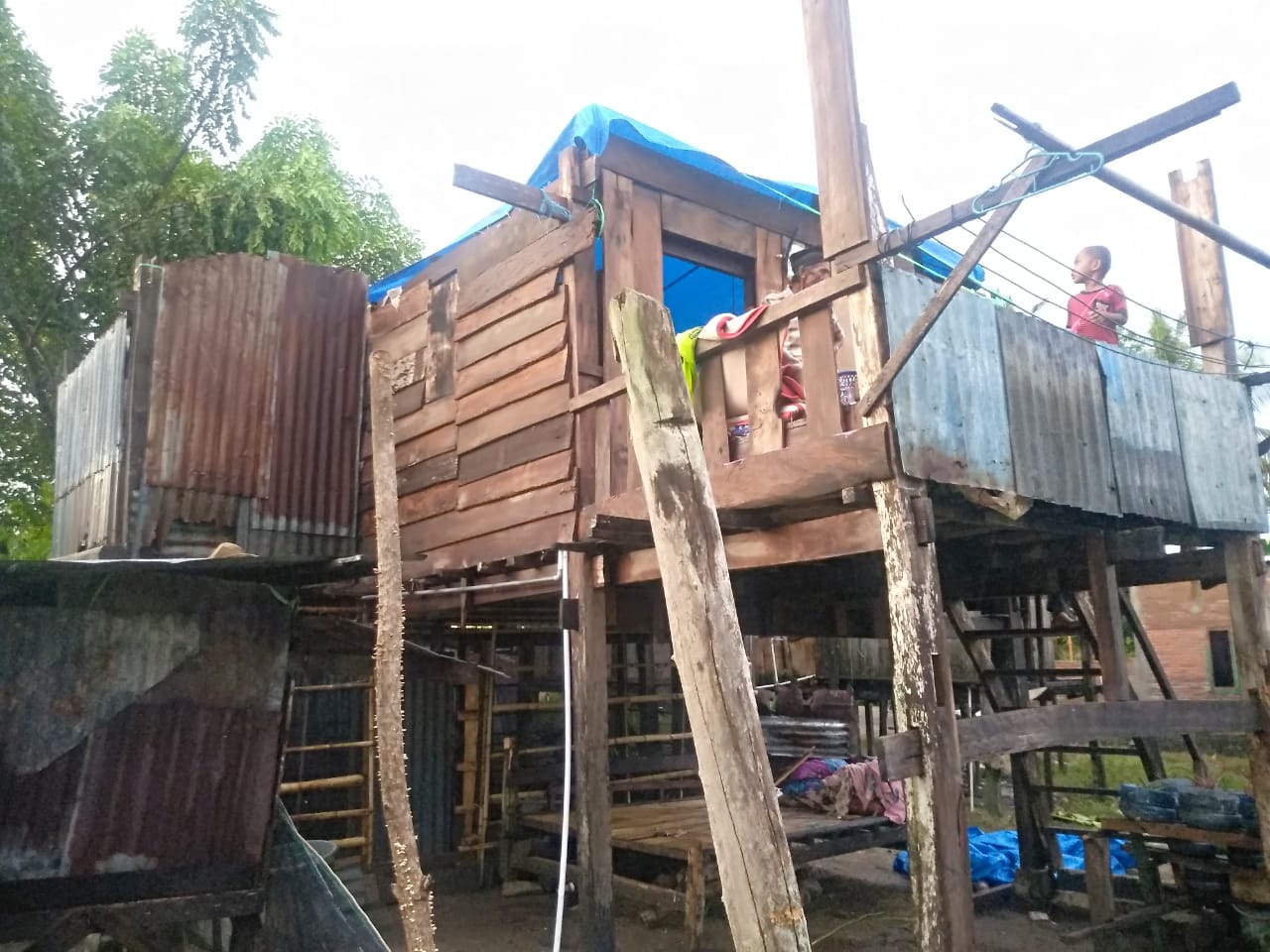 Rumah yang rusak diterjang angin puting beliung di Pinrang, Rabu (22/4/2020).
