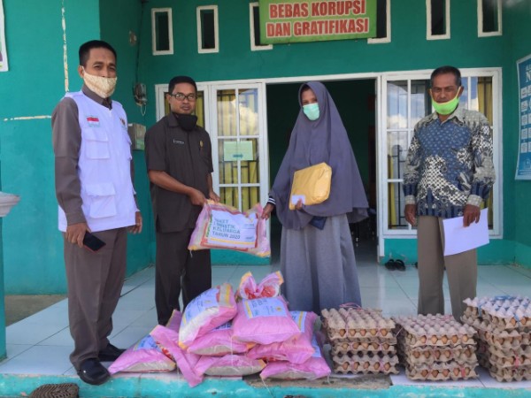 Puluhan Muallaf Peroleh Bantuan Paket Logistik dari Baznas Enrekang Puluhan Muallaf Peroleh Bantuan Paket Logistik dari Baznas Enrekang
