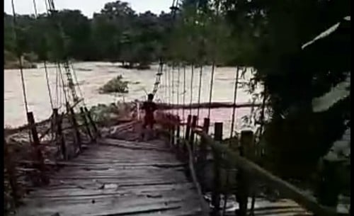Dua Dusun dan Jembatan Gantung Putus Diterjang Banjir di Sidrap