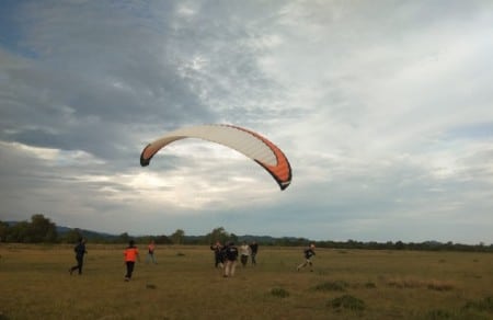 SAR Pinrang Berlatih Paralayang