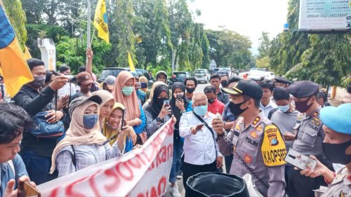 PMII Polman Kecam Tindakan Kekerasan Oknum Polisi di Pamekasan PMII Polman Kecam Tindakan Kekerasan Oknum Polisi di Pamekasan