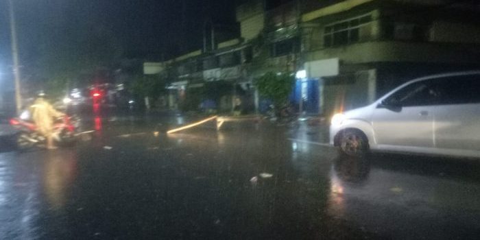 Akibat Bajir, Warga Palang Jalan Bau Massepe dari Perempatan Jalan Jambu Hingga Lampu Merah Pasar Labukkang