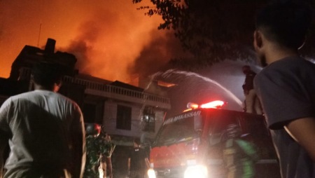 Kawasan Pasar Senggol Makassar Terbakar, Satu Orang Meninggal