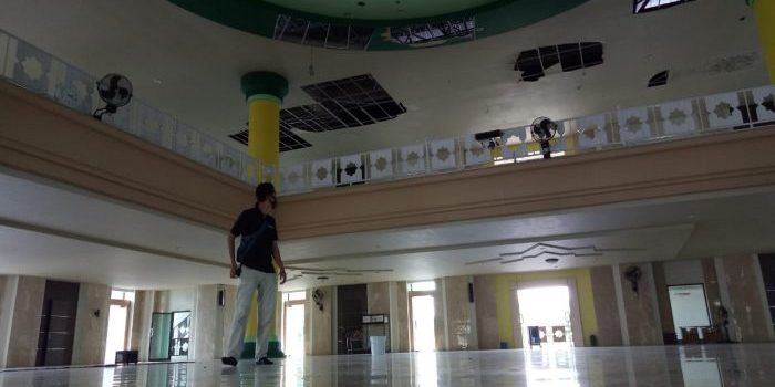 Plafon Masjid Agung Parepare Tak Kunjung Diperbaiki