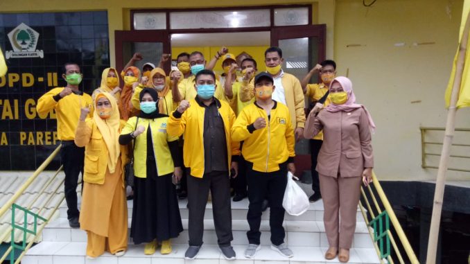 Sambangi Tokoh Senior dan Bagi-bagi Masker, Cara Golkar Parepare Sambut HUT Ke-56 1