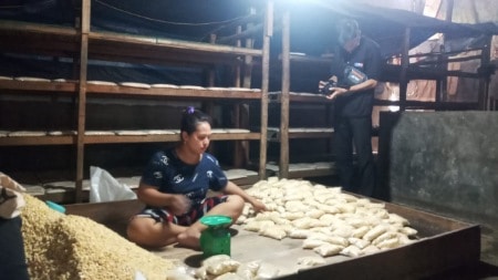 Harga Kedelai Impor Buat Pengusaha Tempe di Parepare Khawatir