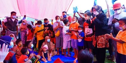 Mensos Risma Minta Ibu Hamil Penyintas Gempa Dijemput Pakai Heli