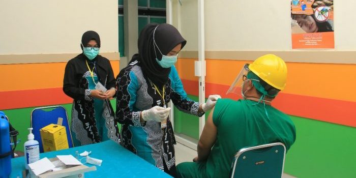 Mulai Perawat, Bidan, Hingga Dokter di RSUD Andi Makkasau Parepare Divaksin