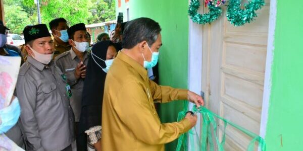 Serahkan Rumah Baru ke Korban Kebakaran, Bupati Sidrap; Jika Bersabar, Allah Gantikan yang Lebih Baik