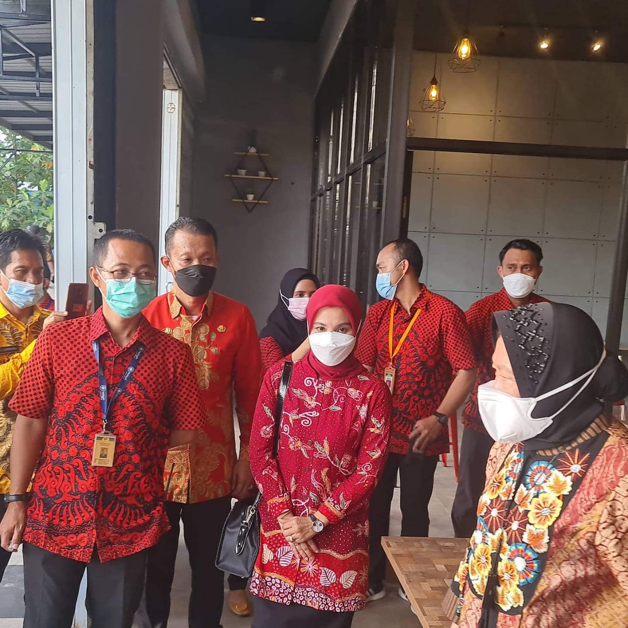 Anak Korban Angin Kencang Dua Pitue Terima Bantuan Menteri Sosial Anak Korban Angin Kencang Dua Pitue Terima Bantuan Menteri Sosial