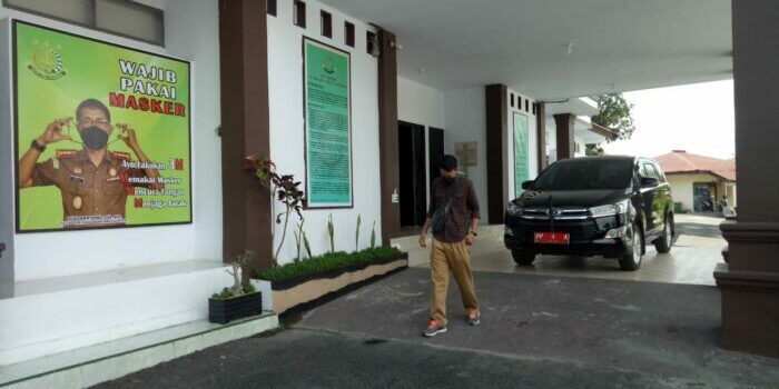 Suasana di depan Kantor Kejari Parepare.