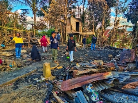HMS dan HIMAGRO UNIMEN Salurkan Bantuan Hasil Turun ke Jalan untuk Korban Kebakaran