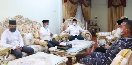 Di Masjid Agung Majene, Gubernur Sulbar Ajak Jamaah Kirim Doa untuk Awak KRI Nanggala 402