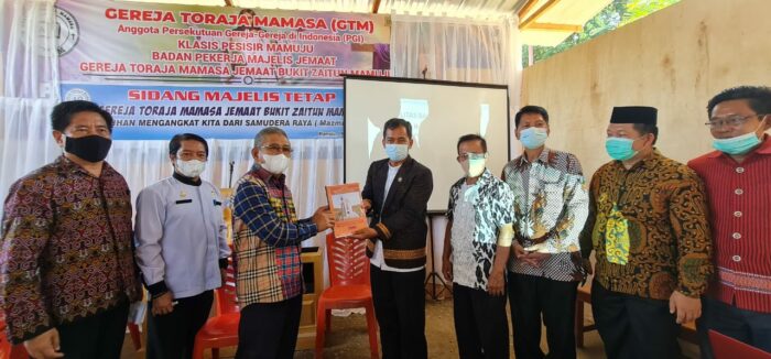 Rusak Parah Pasca Gempa, Gubernur Sulbar Bantu Rehab Gereja Toraja Mamasa
