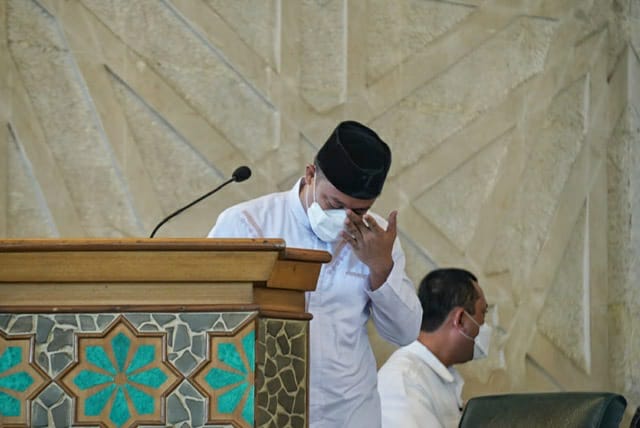 Sambil Teteskan Air Mata, Plt Gubernur Sulsel Ingatkan Pesan Almarhum AGH Sanusi Baco: Saat Berjalan, Selalu Minta Pertolongan Allah