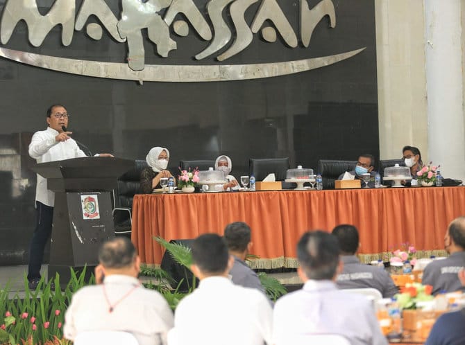 Wali Kota Makassar, Danny Pomanto memberi pengarahan di hadapan mahasiswa P2KKN Unhas yang siap menyukseskan program Makassar Recover