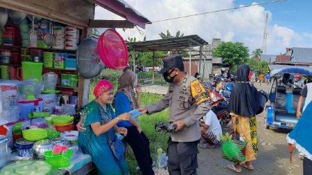 Patroli Dialogis, Personel Polsek Tanasitola Ingatkan Pedagang Terapkan Prokes