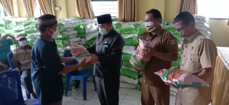 Desa Teppo Terima 60 Ton Bantuan Bibit Jagung