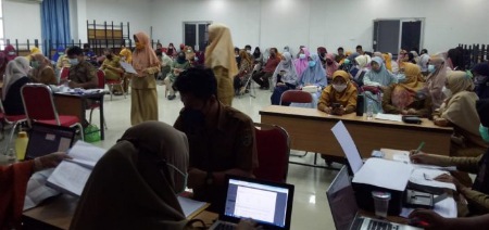 Persiapan Pembelajaran Tatap Muka, Ratusan Guru di Barru Ikuti Vaksin