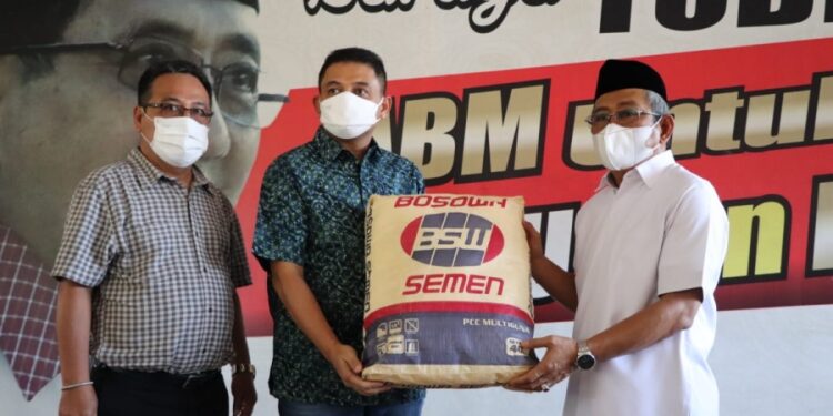 Dorong Pembangunan Pasca Gempa, PT. Semen Bosowa Serahkan 1.000 Sak Semen Ke Pemprov Sulbar