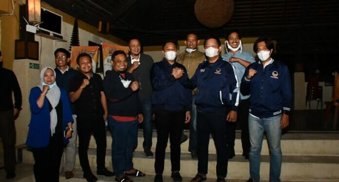 Sejumlah Pengusaha Enrekang Gabung NasDem usai Diskusi dengan RMS Sejumlah Pengusaha Enrekang Gabung NasDem usai Diskusi dengan RMS