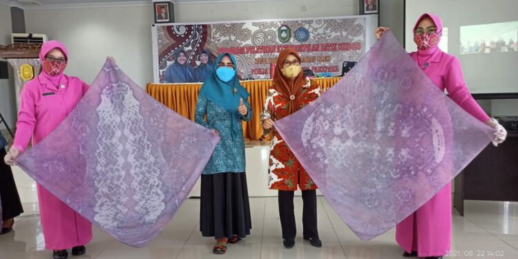 Pelatihan Membatik PKK Parepare Hasilkan Puluhan Hijab Batik Corak Kanoko dan Nui