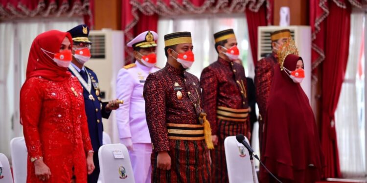 Kenakan Pakaian Adat Bugis Makassar, Plt Gubernur Sulsel Ikuti Upacara Peringatan Detik-detik Proklamasi Kemerdekaan RI