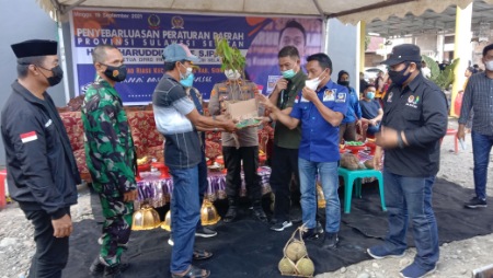 Sosper di Pitu Riawa, Syaharuddin Alrief Fasilitasi Bantuan 18000 Bibit Durian di Betao Riase Sosper di Pitu Riawa, Syaharuddin Alrief Fasilitasi Bantuan 18000 Bibit Durian di Betao Riase